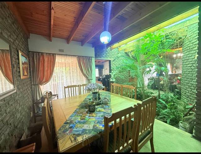 4 BEDROOM HOUSE FOR SALE IN FLORA GARDENS